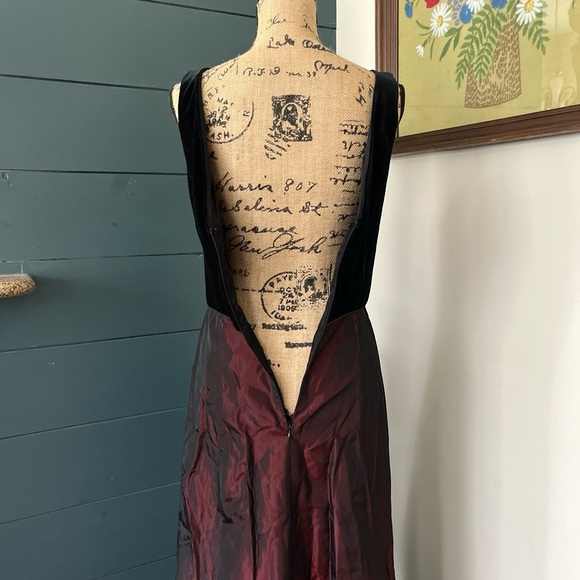Crimson by Lawrence Kurtz Vintage Black Velvet  Iridescent Red Formal Prom Dress - Picture 8 of 8